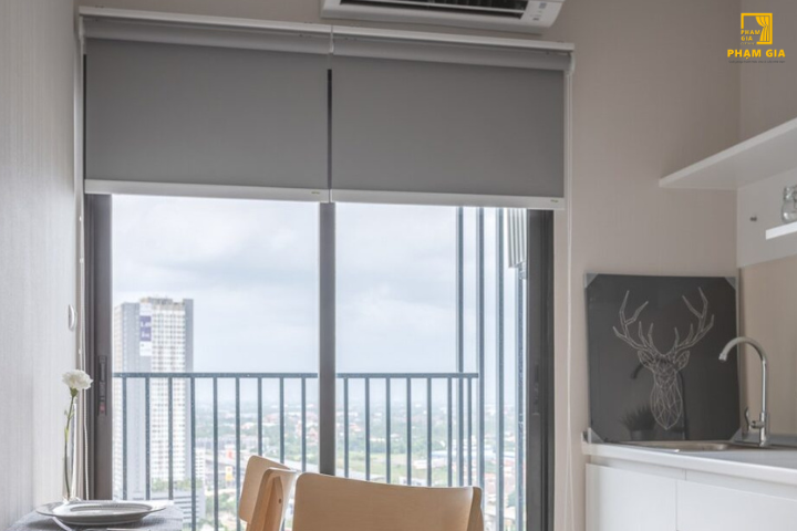 Mẫu rèm cuốn màu trơn đẹp cho không gian tối giản