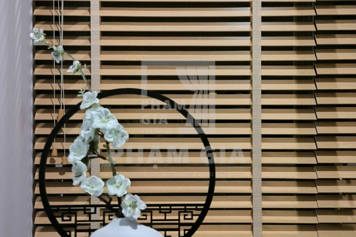 LẮP ĐẶT RÈM SÁO GỖ TẠI VILLA LUCASTA 