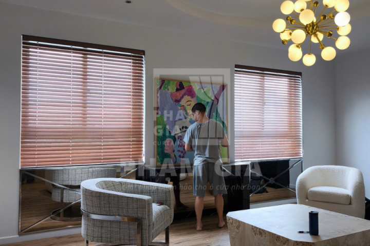 LẮP ĐẶT RÈM SÁO GỖ CAO CẤP