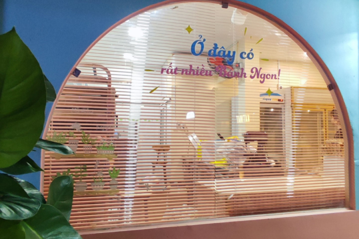 Lắp Đặt Rèm Sáo Nhôm Cho Cửa Hàng