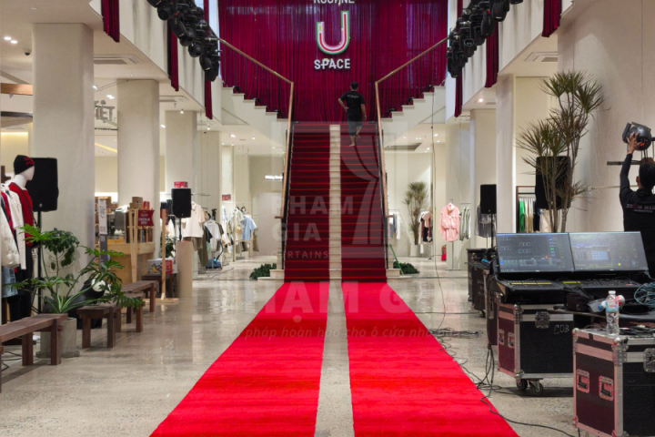 LẮP ĐẶT THẢM ĐỎ TẠI ROUTINE U SPACE SƯ VẠN HẠNH