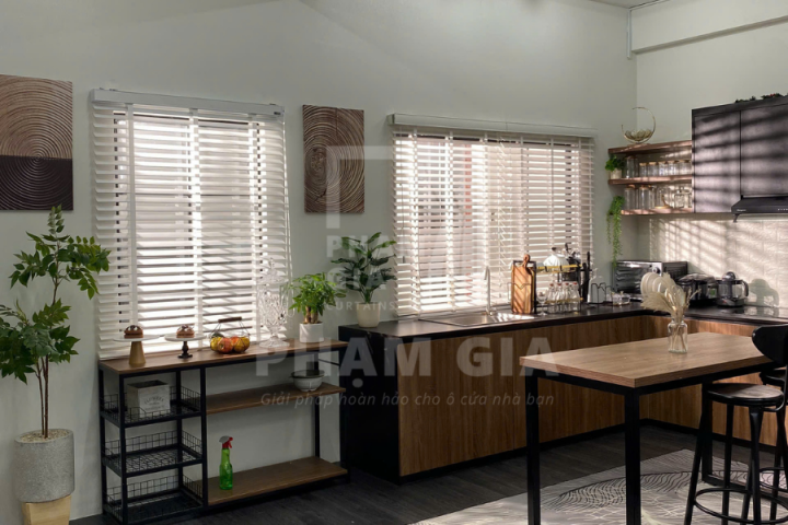 LẮP ĐẶT RÈM CỬA TẠI STUDIO LẠC LONG QUÂN, QUẬN TÂN PHÚ