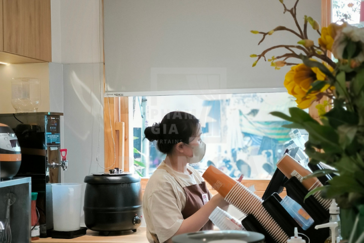 LẮP ĐẶT RÈM CUỐN TẠI HOMY COFFEE AND TEA