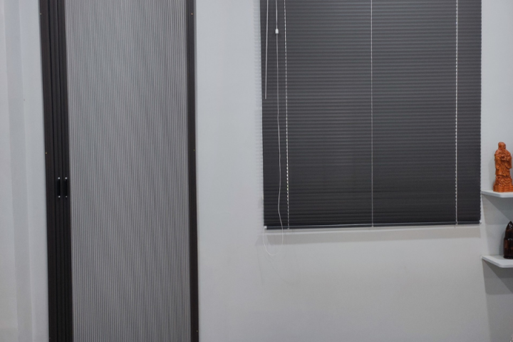 Lắp đặt rèm sáo nhôm và cửa chống muỗi