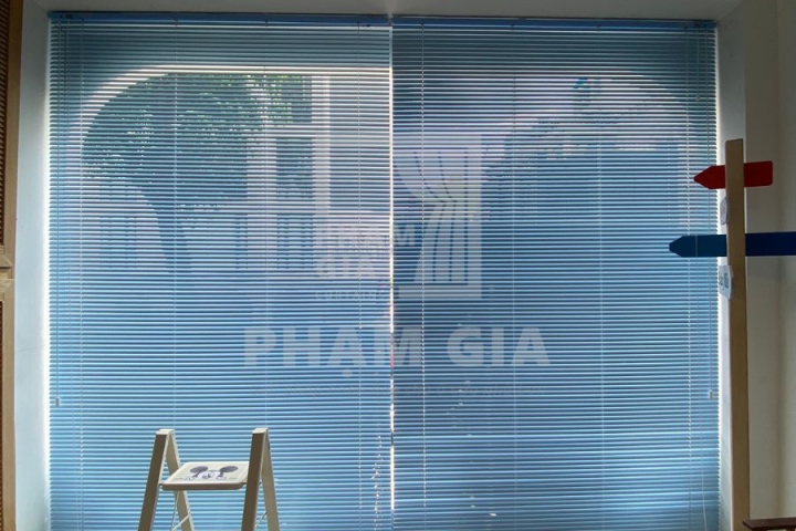 LẮP ĐẶT RÈM SÁO NHÔM (BLUE)