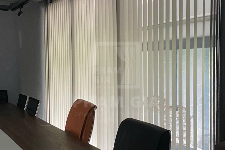 LẮP ĐẶT RÈM LÁ DỌC VĂN PHÒNG
