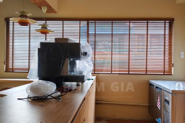 LẮP ĐẶT RÈM SÁO GỖ TẠI TÔN ĐẢN, QUẬN 4