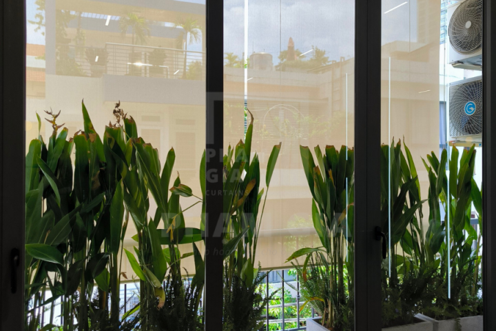 LẮP ĐẶT RÈM CUỐN LƯỚI BAN CÔNG THẢO ĐIỀN, QUẬN 2