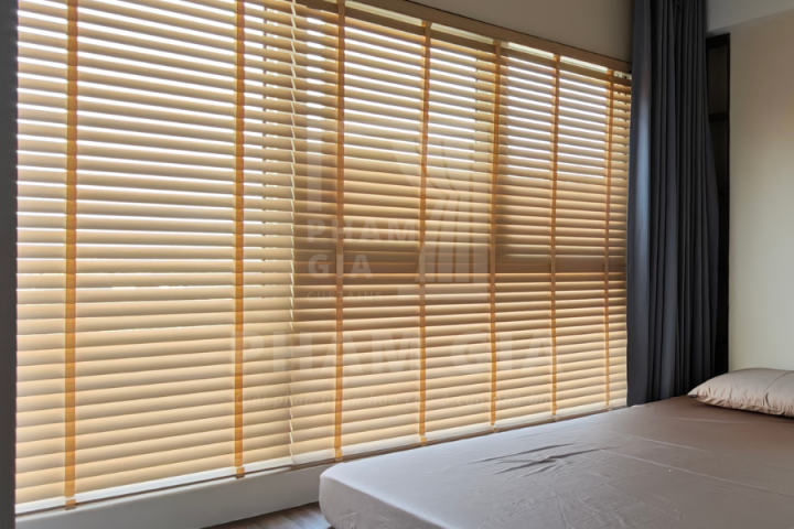 Nhà Mặt Hẻm, Tầng Trệt: Chọn Rèm Gì Để Đảm Bảo Riêng Tư Mà Vẫn Thoáng Đãng?