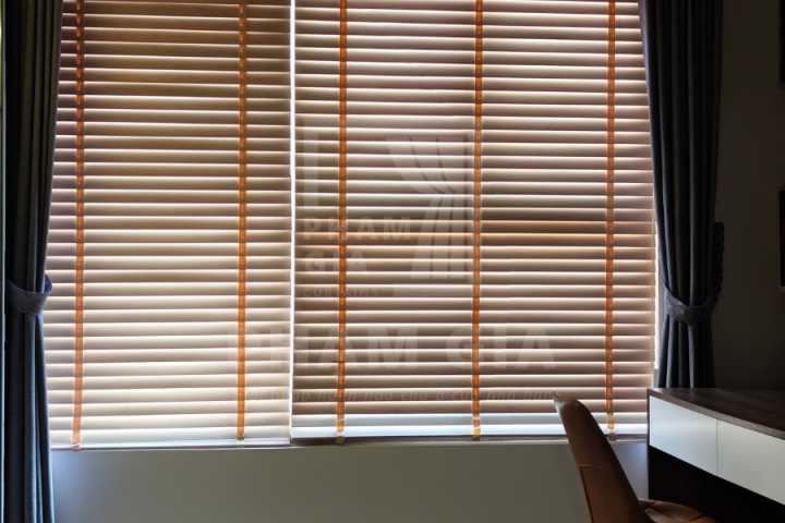 Phong thủy rèm cửa: Tại sao có những căn phòng bước vào thấy "nặng nề"? Người mệnh Thổ và những màu rèm "đại kỵ"