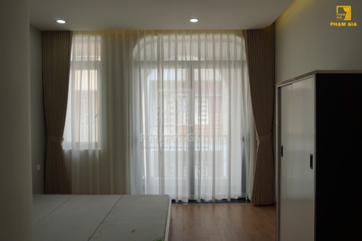 Nâng tầm không gian với rèm vải nhà phố cao cấp