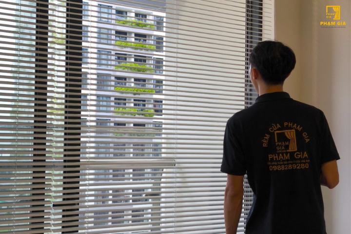 Rèm Sáo Nhôm – Nghệ Thuật Cân Bằng Giữa Ánh Sáng Và Riêng Tư