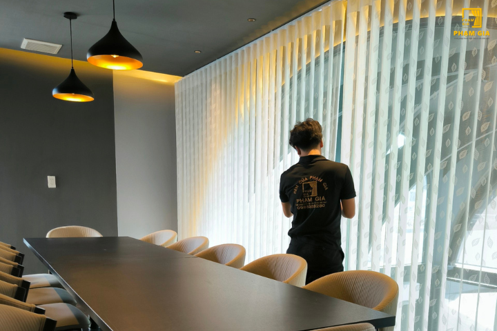 Màn đứng DREM – Nghệ Thuật Điều Tiết Ánh Sáng Trong Không Gian