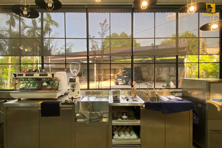 Rèm Cuốn Lưới Cho Nhà Hàng, Cửa Hàng – Giải Pháp Tiết Kiệm Chi Phí