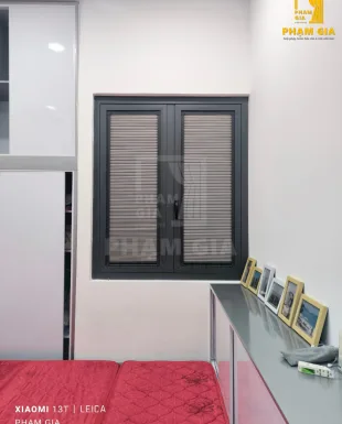 LẮP ĐẶT RÈM TỔ ONG GẮN KÍNH