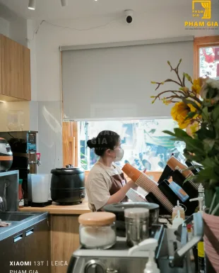 LẮP ĐẶT RÈM CUỐN TẠI HOMY COFFEE AND TEA