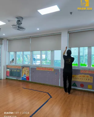 LẮP ĐẶT RÈM CUỐN TẠI TRƯỜNG MẦM NON LOVELY KIDS QUẬN 2