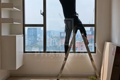 Hướng Dẫn Tự Lắp Đặt Rèm Sáo Gỗ Tại Nhà: Đẹp Chuẩn Chuyên Gia, Không Lo Hỏng Cửa