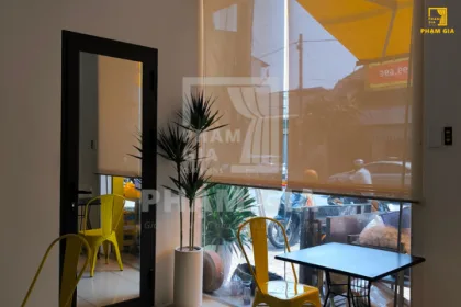 Những tính năng cơ bản của rèm cuốn lưới quán cafe