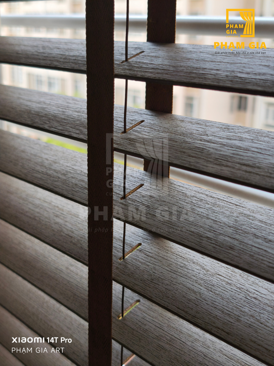 lap-dat-rem-cau-vong-va-rem-sao-go-tai-chung-cu-sky-gaden-3-kdt-phu-my-hung-tp-ho-chi-minh