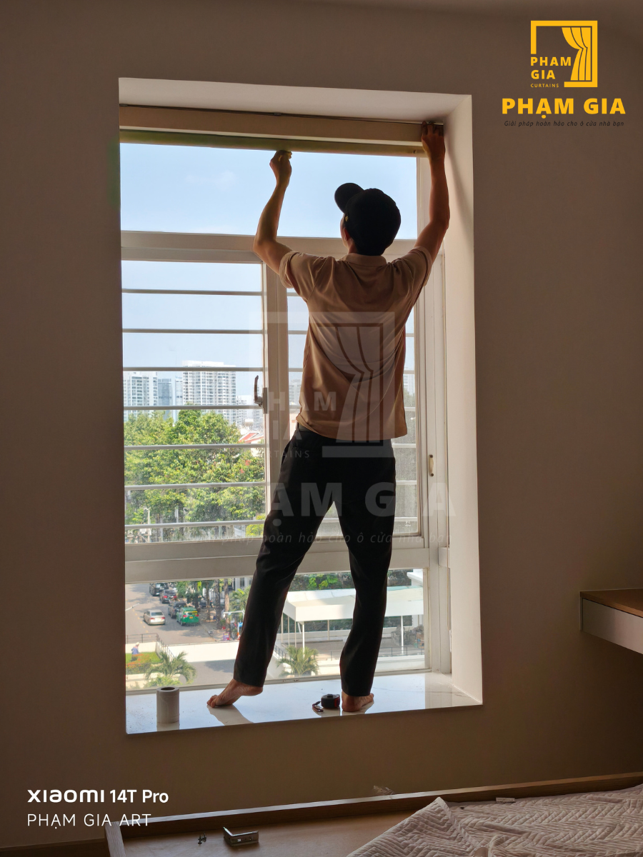 lap-dat-rem-cau-vong-va-rem-sao-go-tai-chung-cu-sky-gaden-3-kdt-phu-my-hung-tp-ho-chi-minh