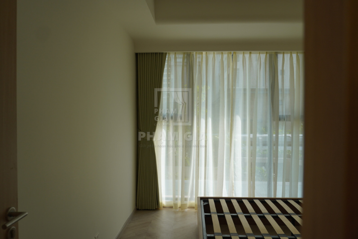 lap-dat-rem-cua-tai-lumiere-boulevard-toa-angelice-vinhomes-grand-park-tp-hcm