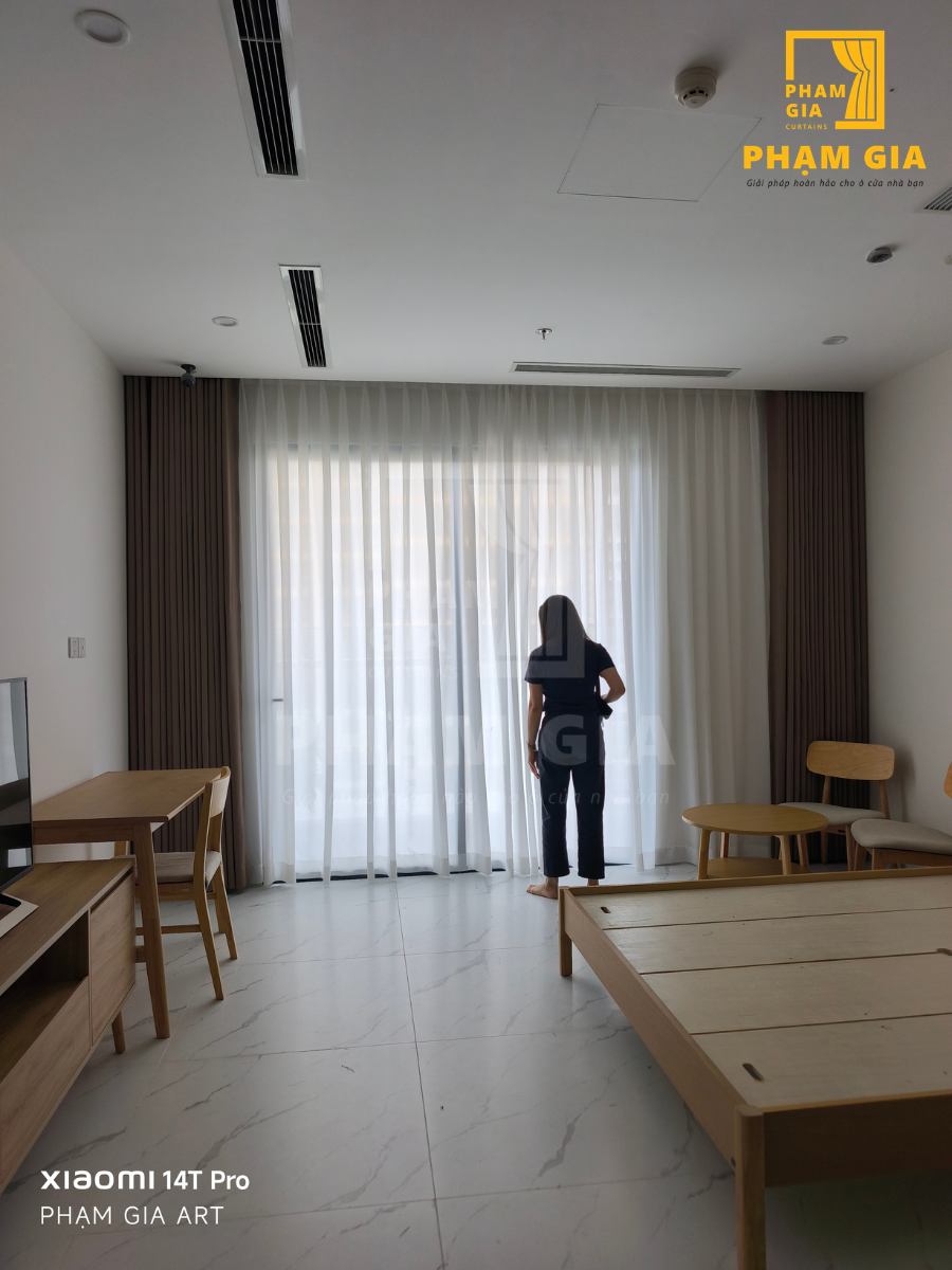 LẮP ĐẶT RÈM VẢI VÀ RÈM SÁO GỖ TẠI CHUNG CƯ OPUS ONE, TÒA OS5, VINHOMES GRAND PARK, QUẬN 9, TP.HCM